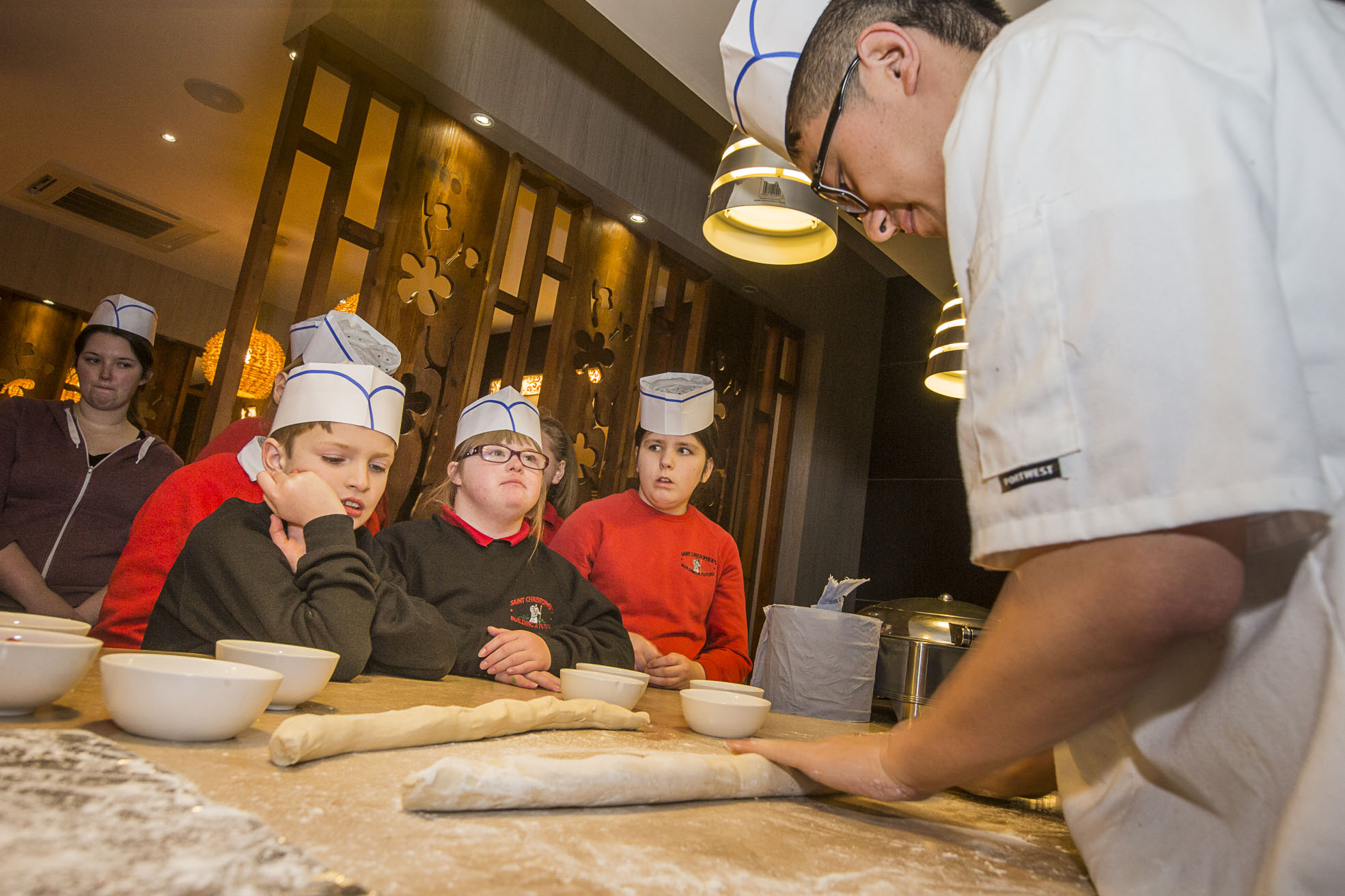 Top Chinese restaurant cooks up lesson for school children