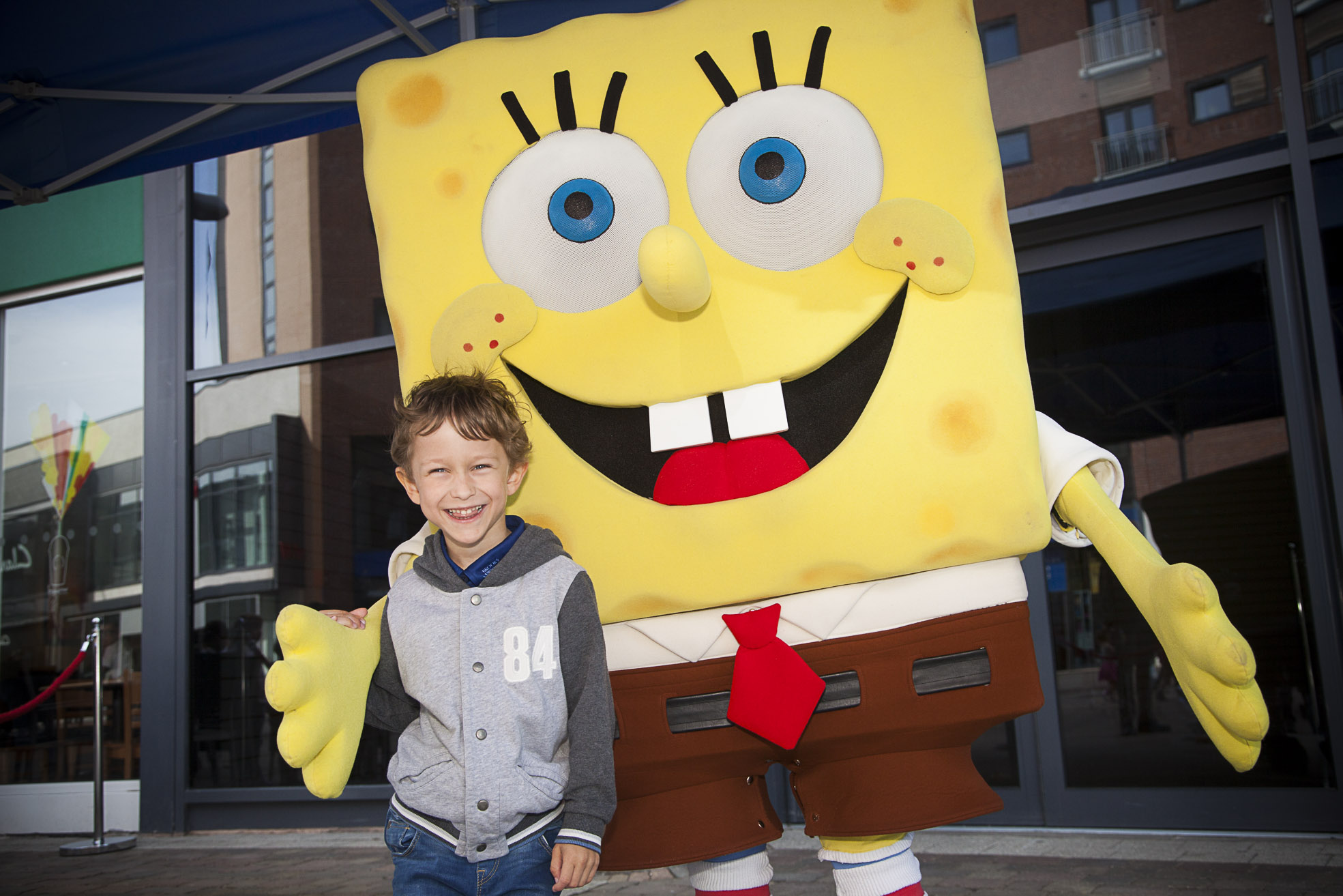 SpongeBob SquarePants makes a big splash when he meets young fans