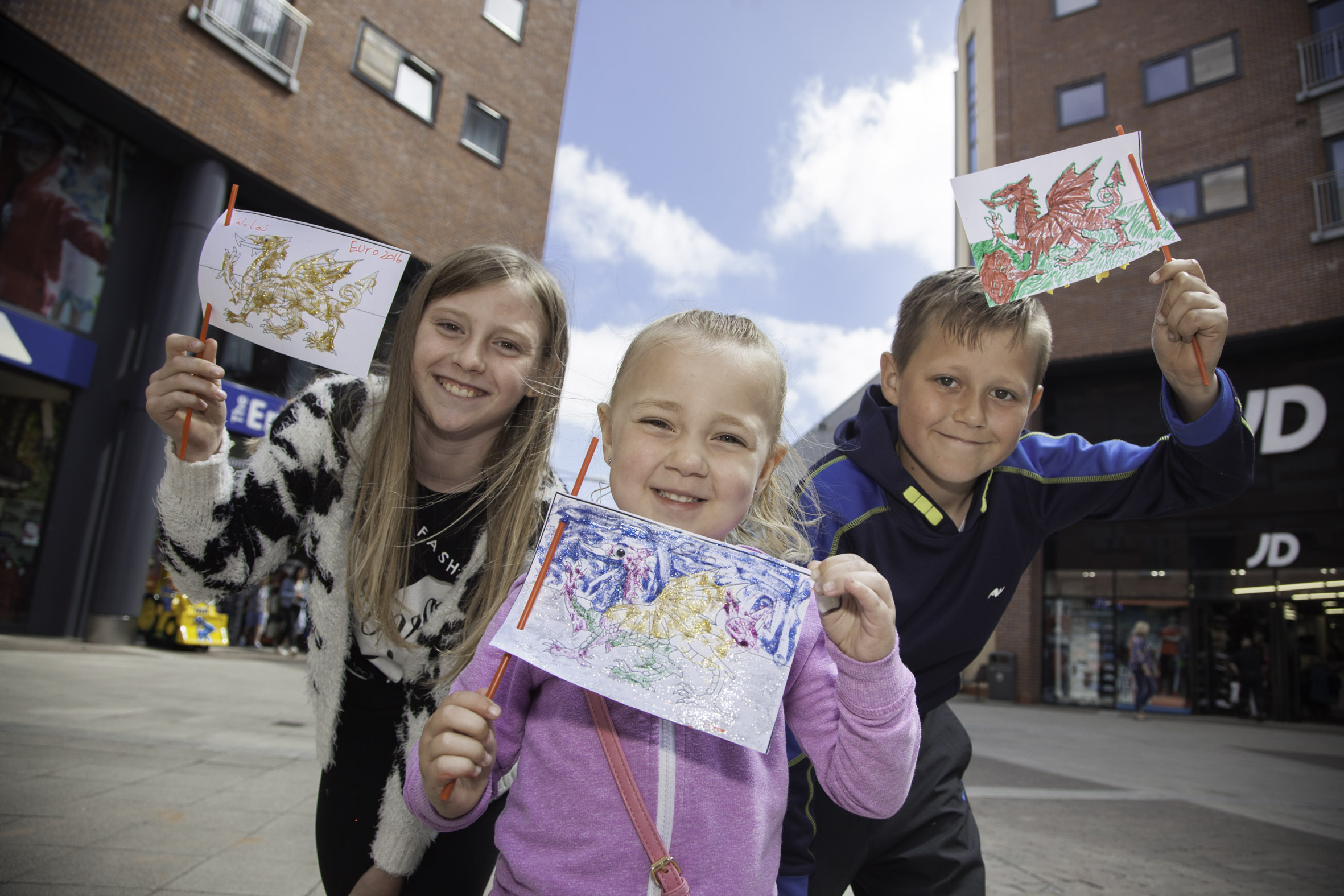 Artistic kids raise the standard for Wales at flag making workshop