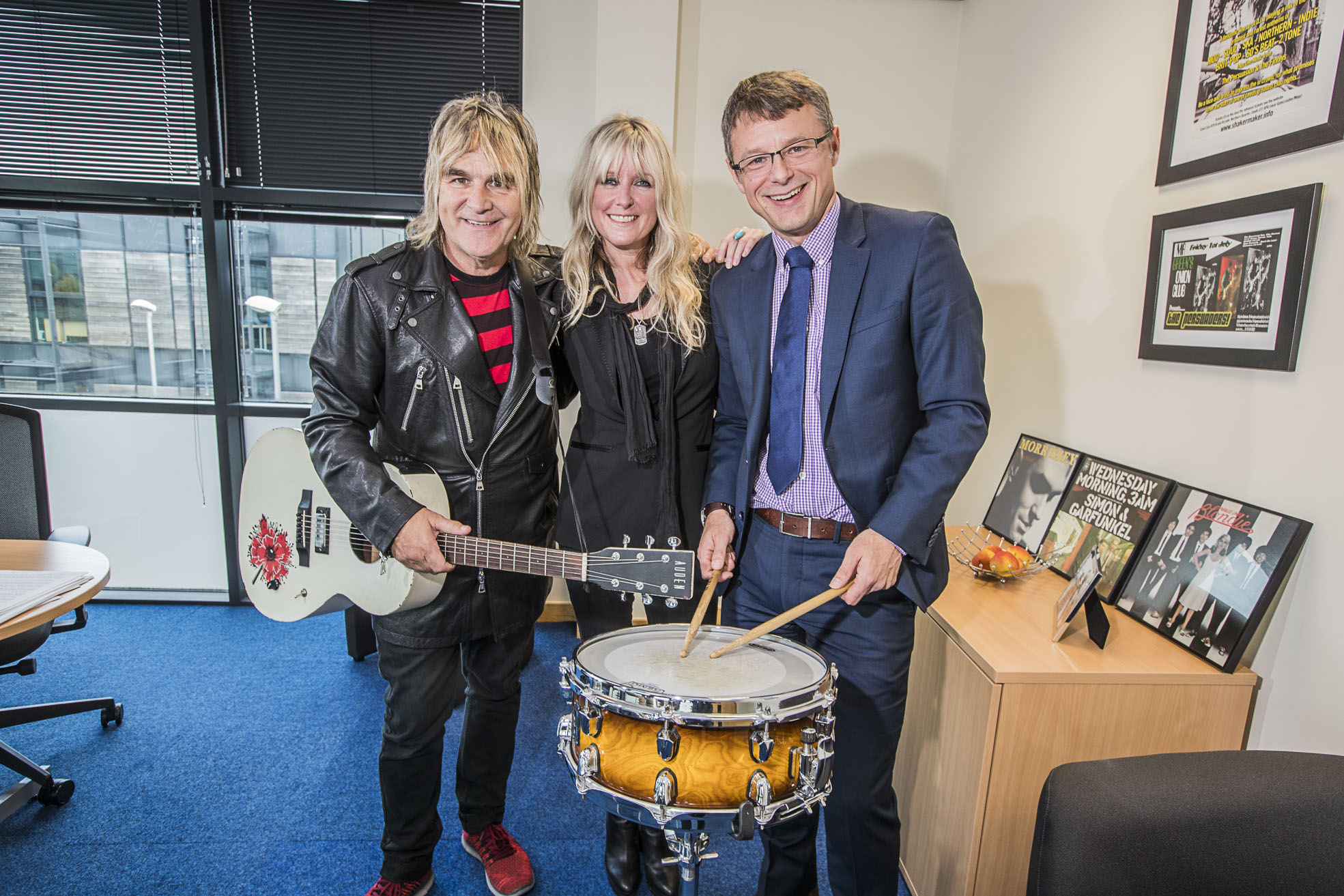 Mike Peters joins medical supergroup to say thanks to health staff for cancer care