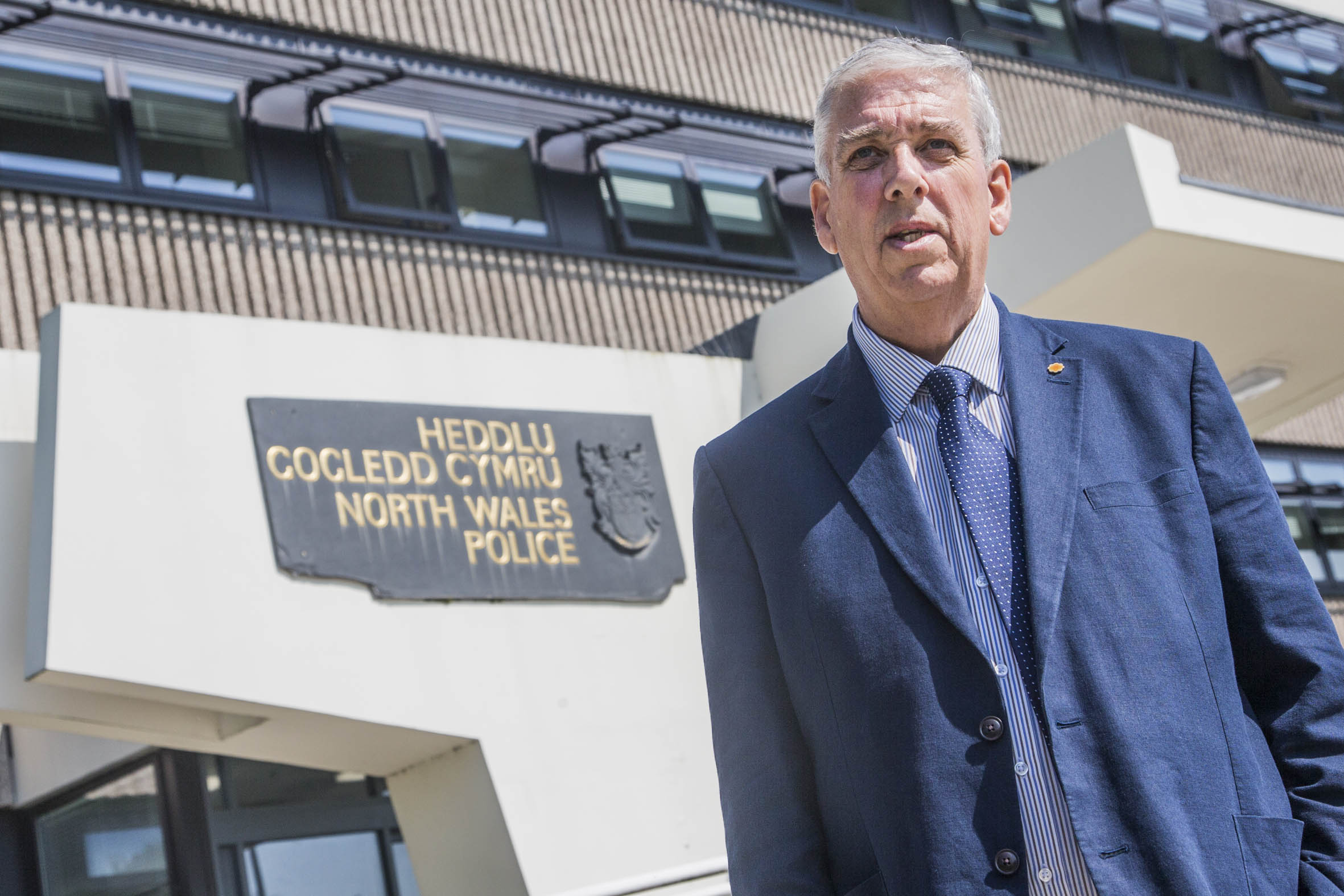 Police boss pledges support for Welsh speaking officers