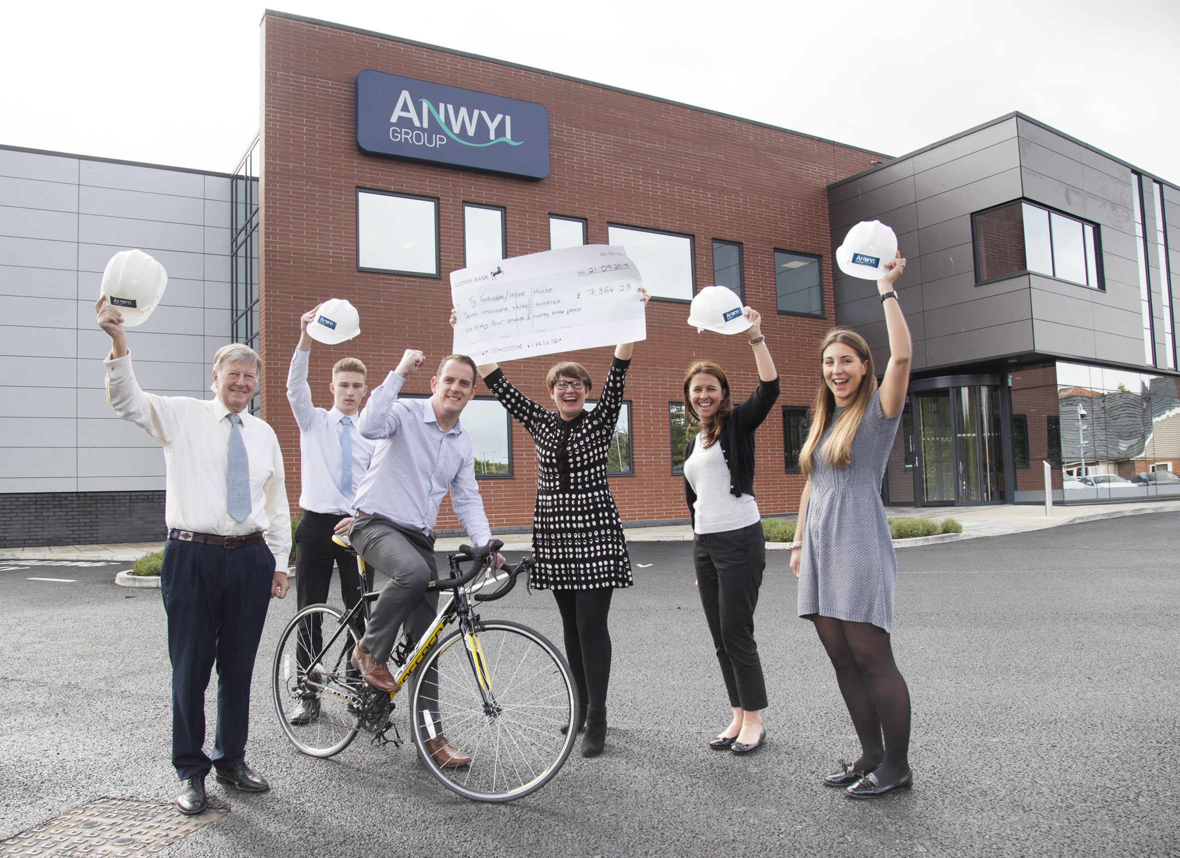 Anwyl raises more than £7000 for Hope House Children’s Hospices