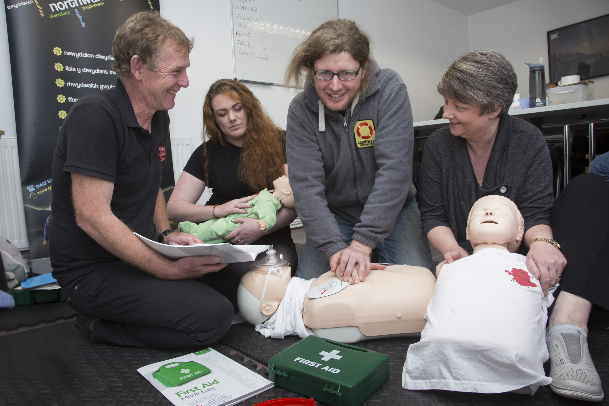 Staff given vital life-saving first aid training thanks to Colwyn BID