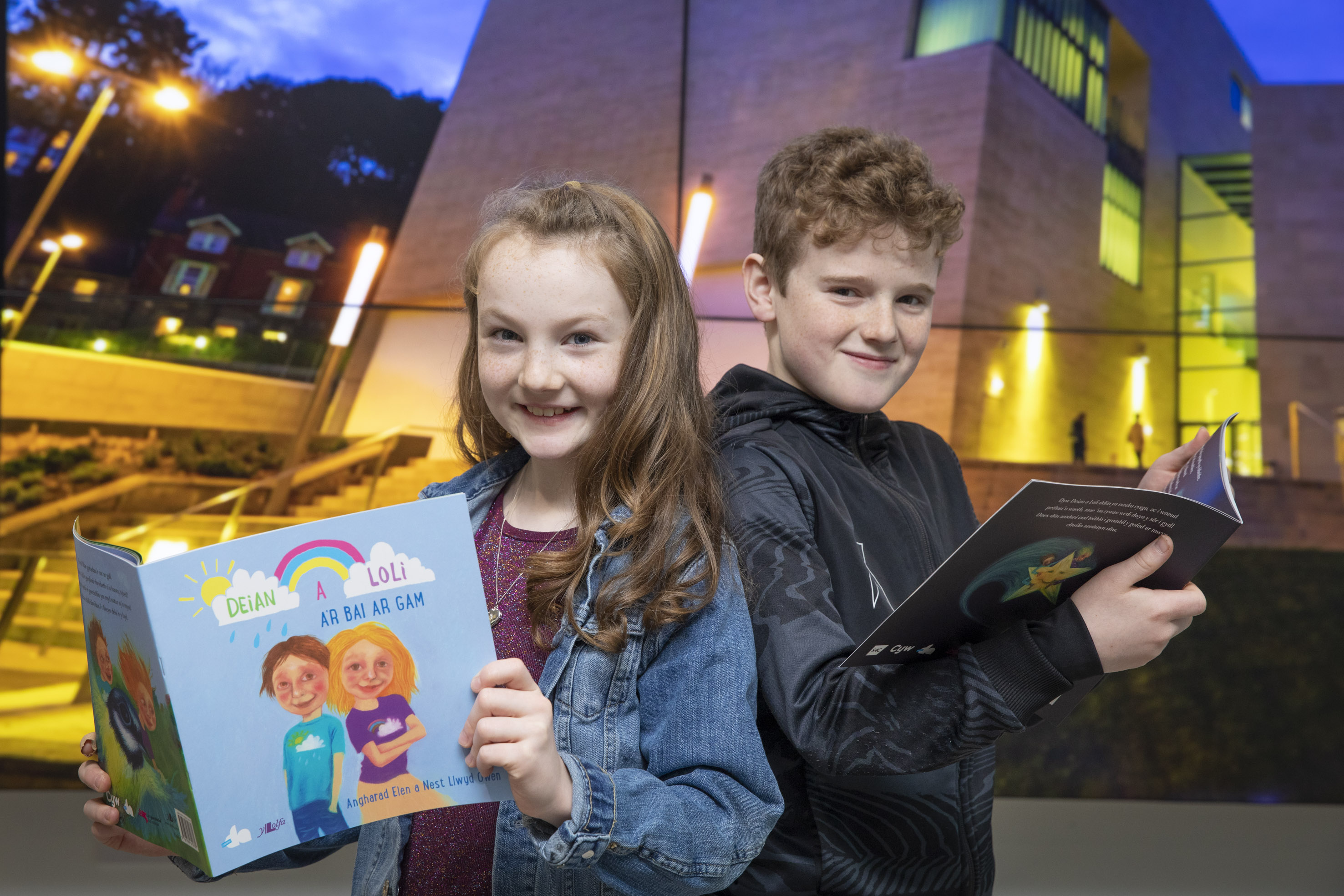 Gwern and Lowri earn pop star status as Deian a Loli mania sweeps Wales