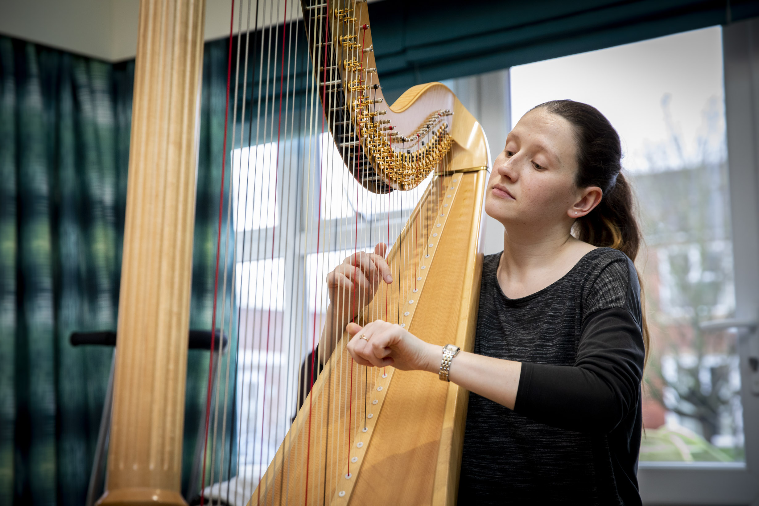 Top harpist swaps Albert Hall for care home