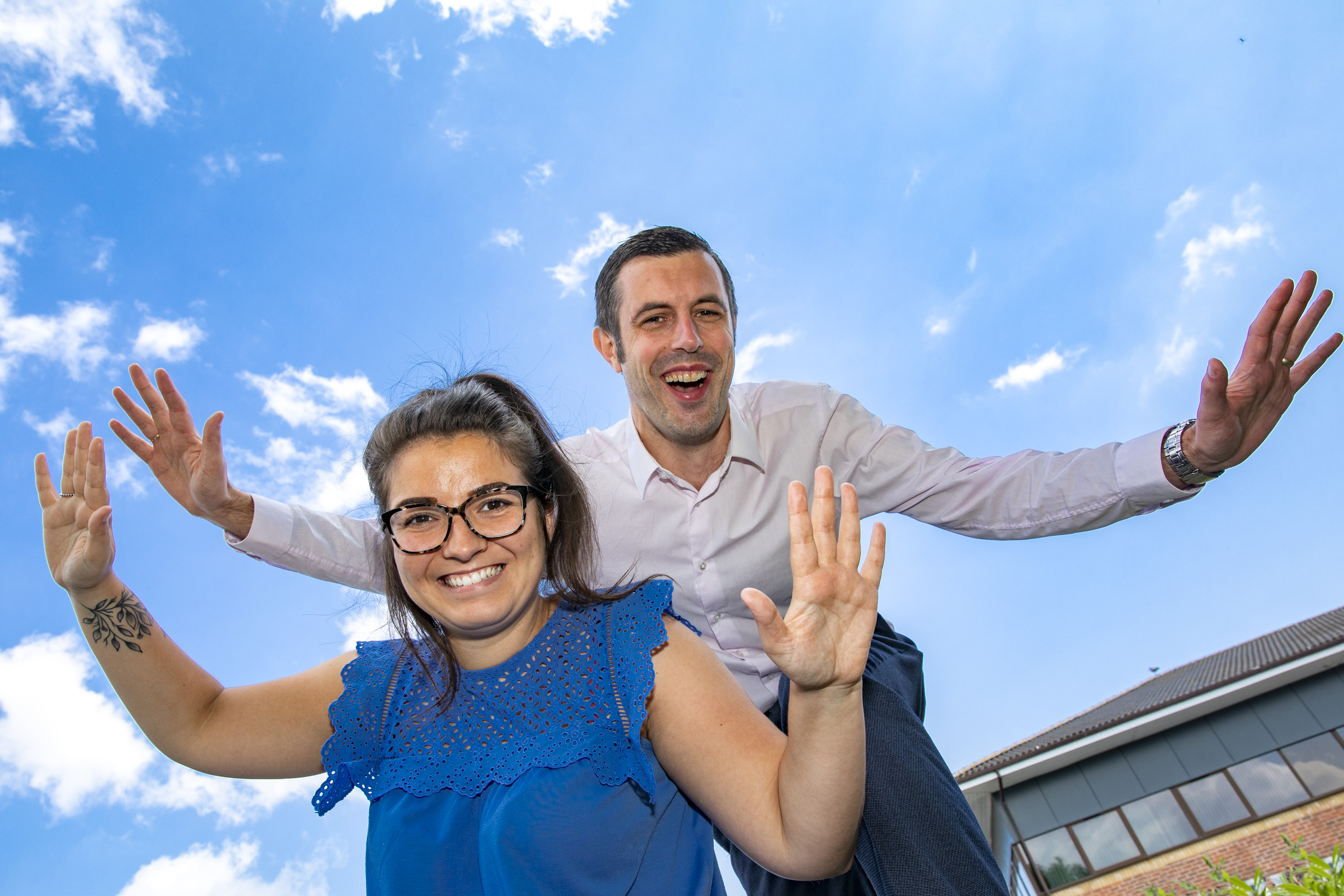 Daring duo’s skydive to raise money for children’s hospice