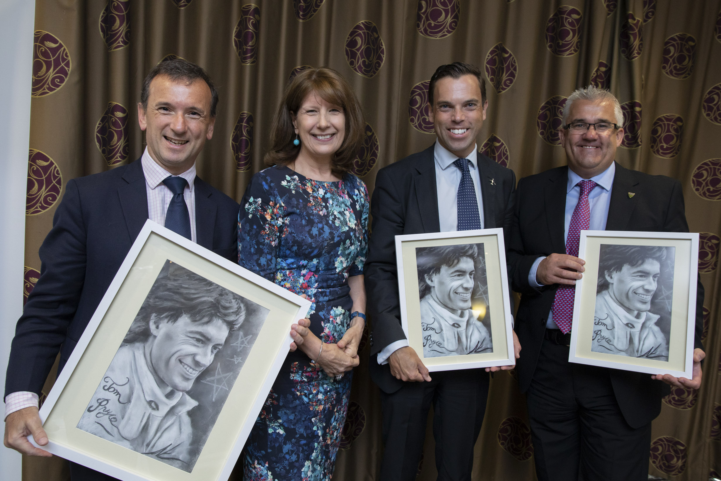 Top sculptor draws attention to campaign to honour F1 hero and inspire youngsters