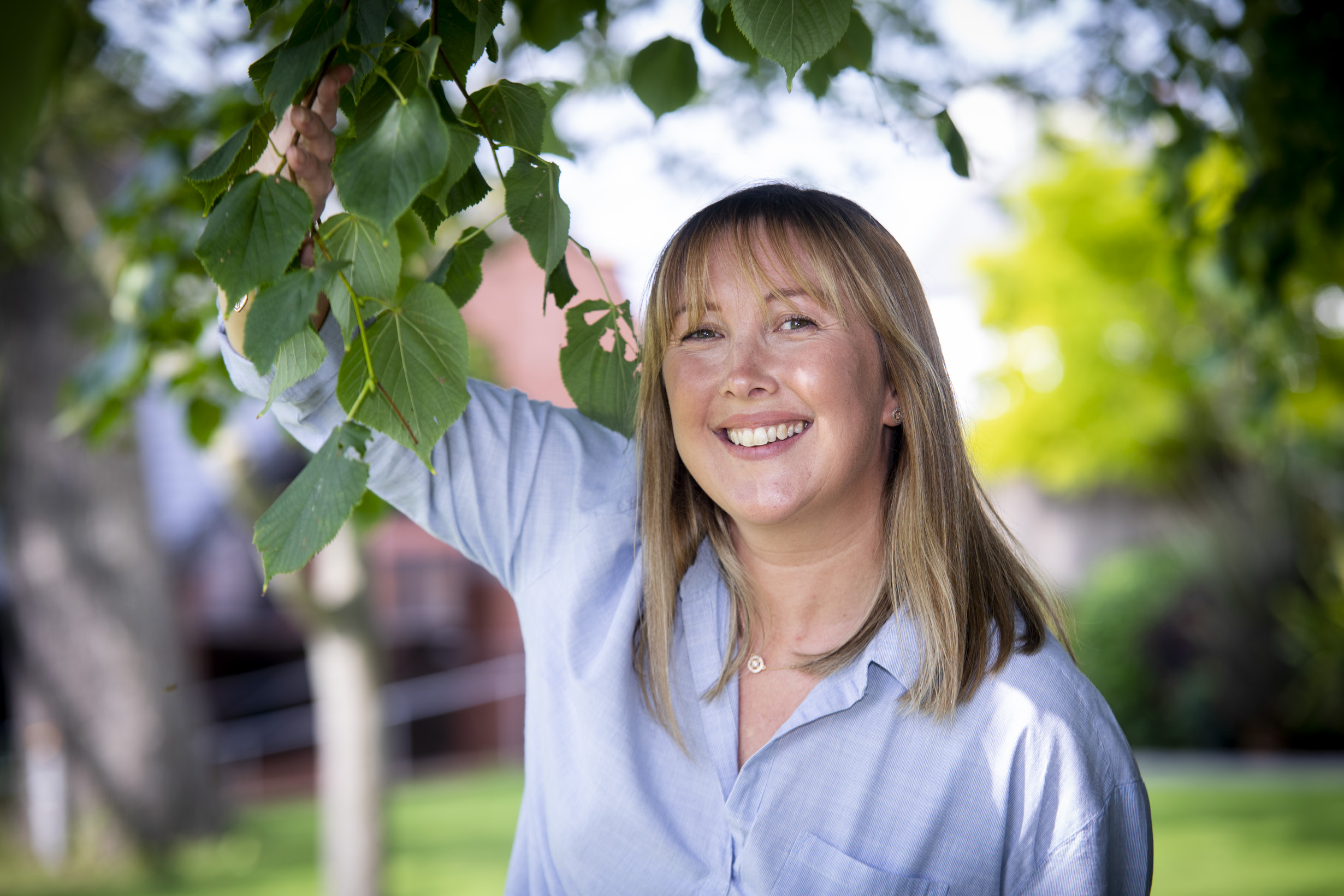 Ex-dancer Helen returns to stage for award honour