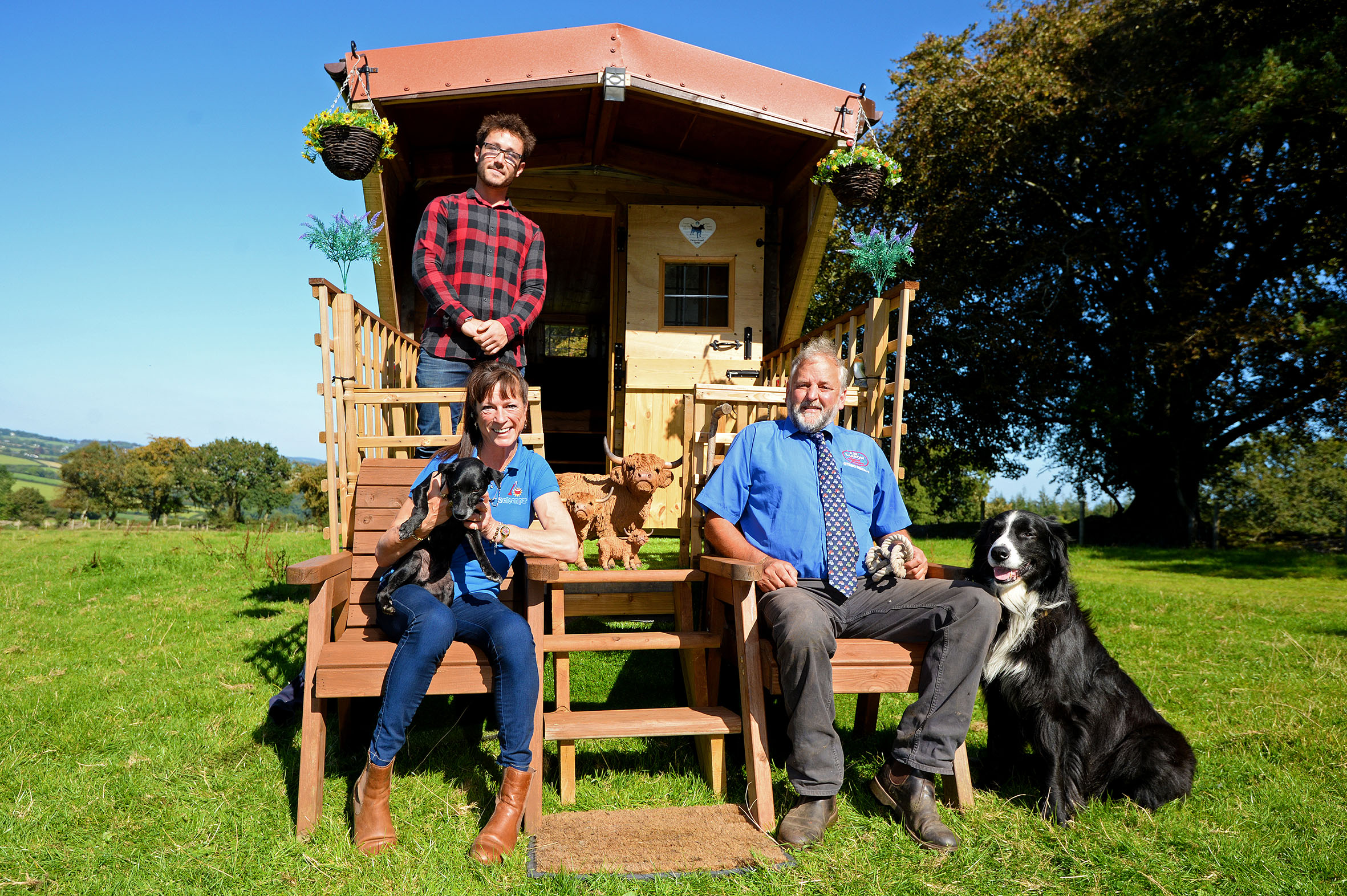 Shear genius! Sheep farmer creates perfect rural hideaway – on wheels