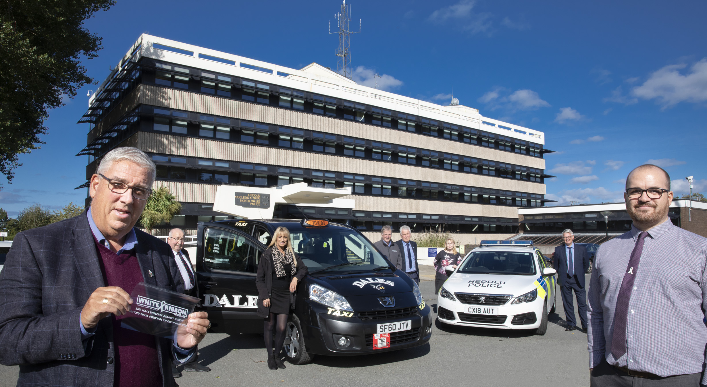 Cabbies inspired to tackle domestic violence by police officer whose mum was brutally murdered