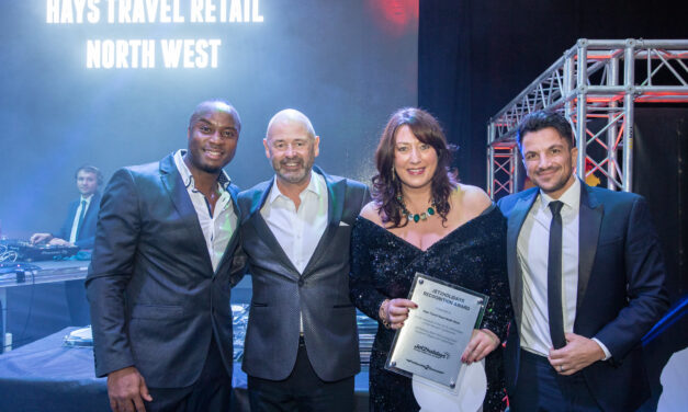 Travel bosses party with Peter Andre after scooping top award