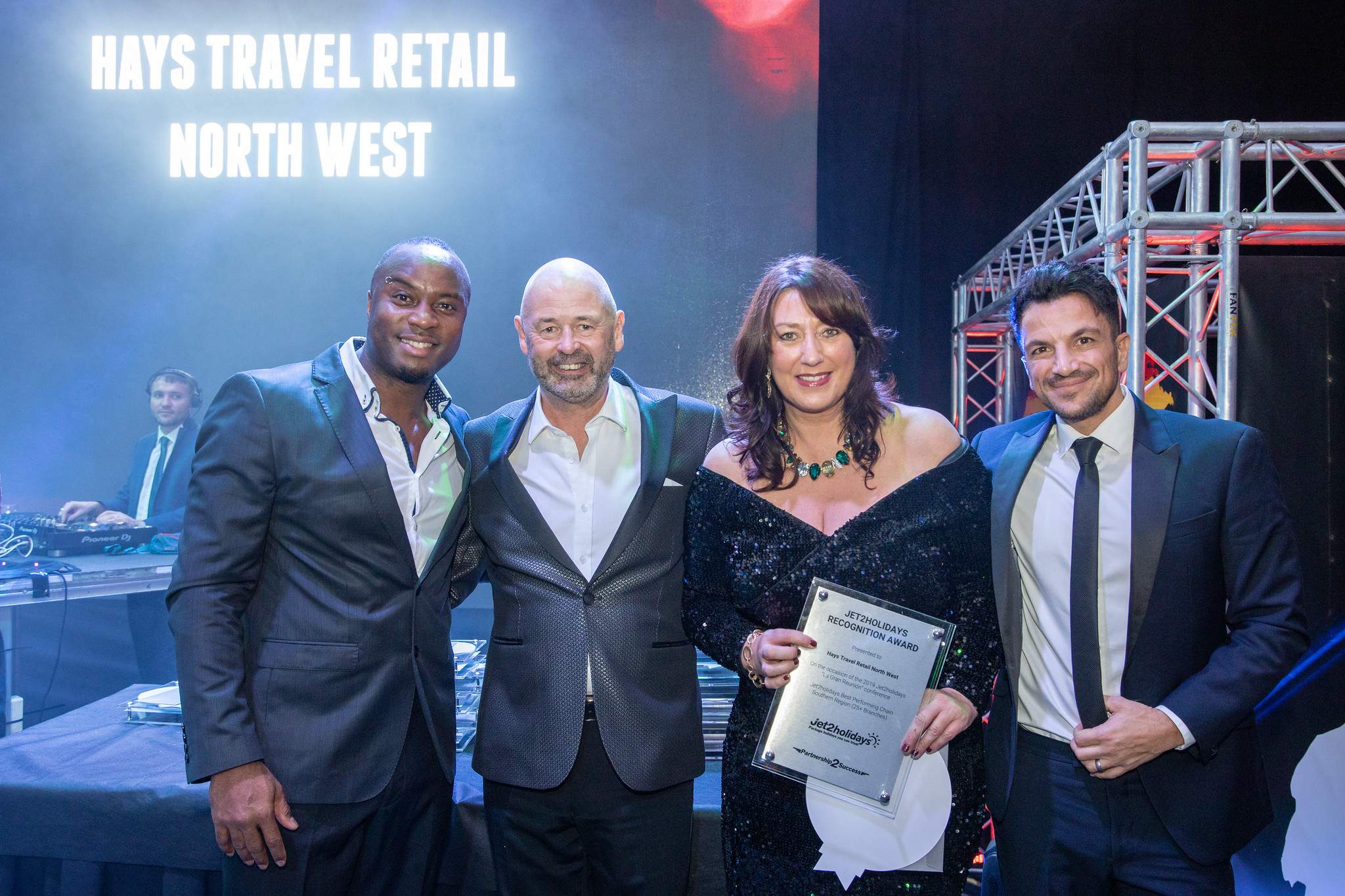 Travel bosses party with Peter Andre after scooping top award