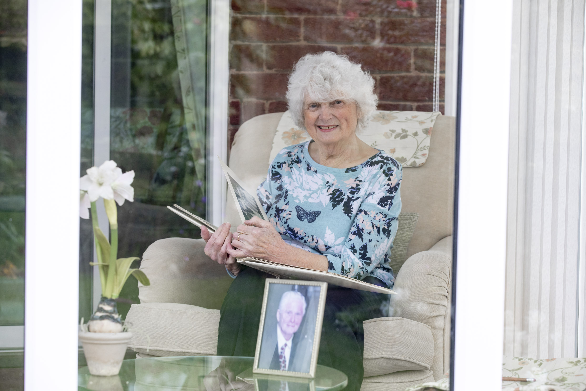 Barbara,86, tells hubby Donald she loves him over the phone on 64th anniversary