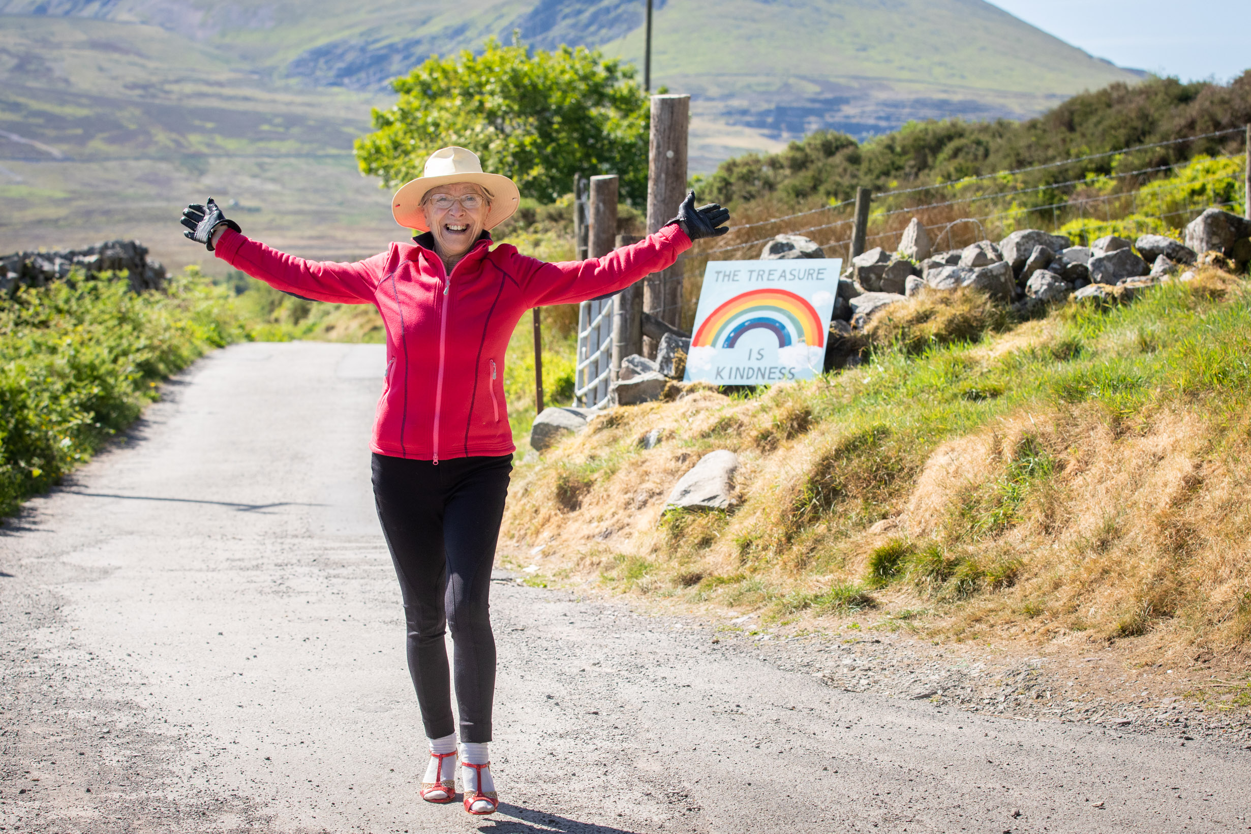 Fay dons her stiletto heels to complete marathon walk for NHS charity