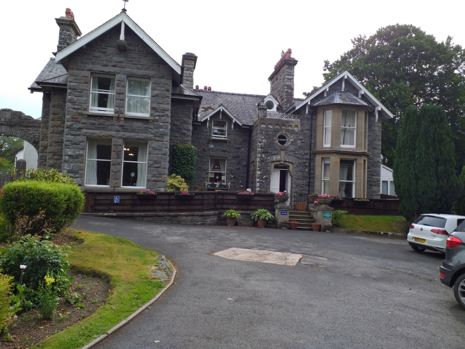 Care home owner calls for urgent inquiry into “scandalously” low fees