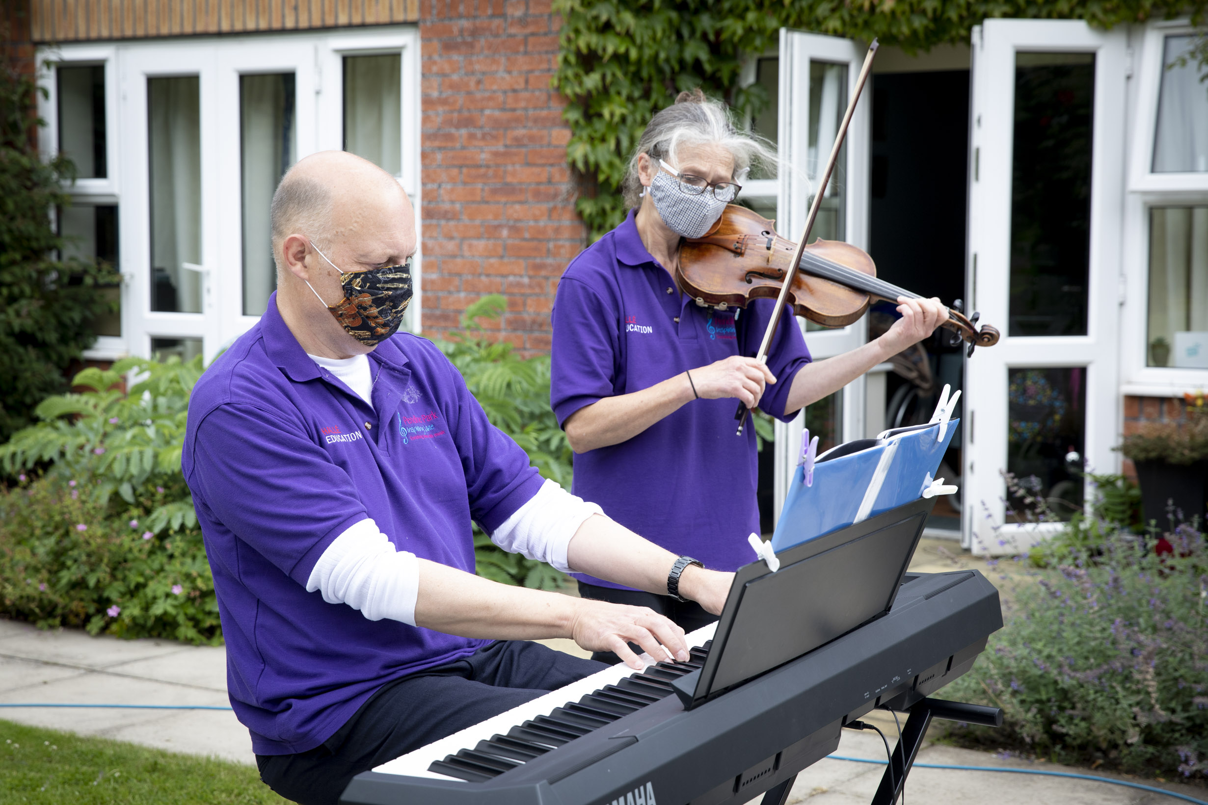 Tears of joy as top musicians make emotional return visit to care home