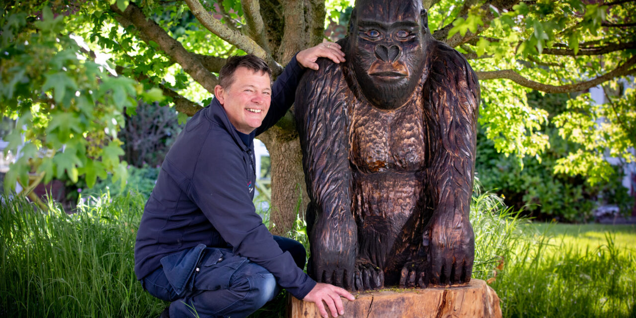 Wood you believe it? Giant gorilla takes pride of place in care home garden