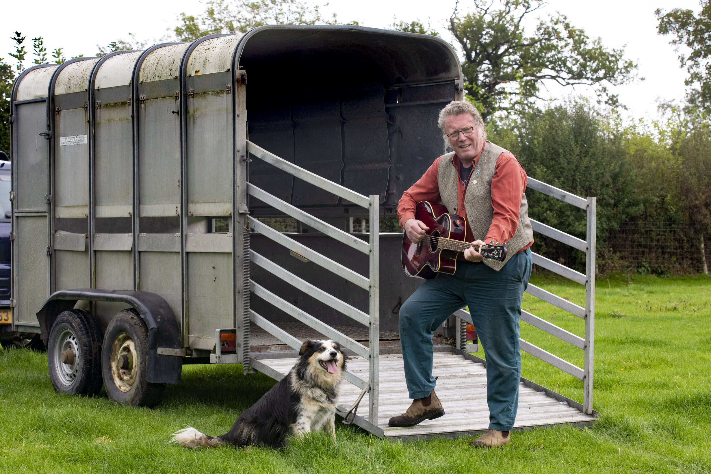 Singing sheep farmer goes viral with catchy trailer tune