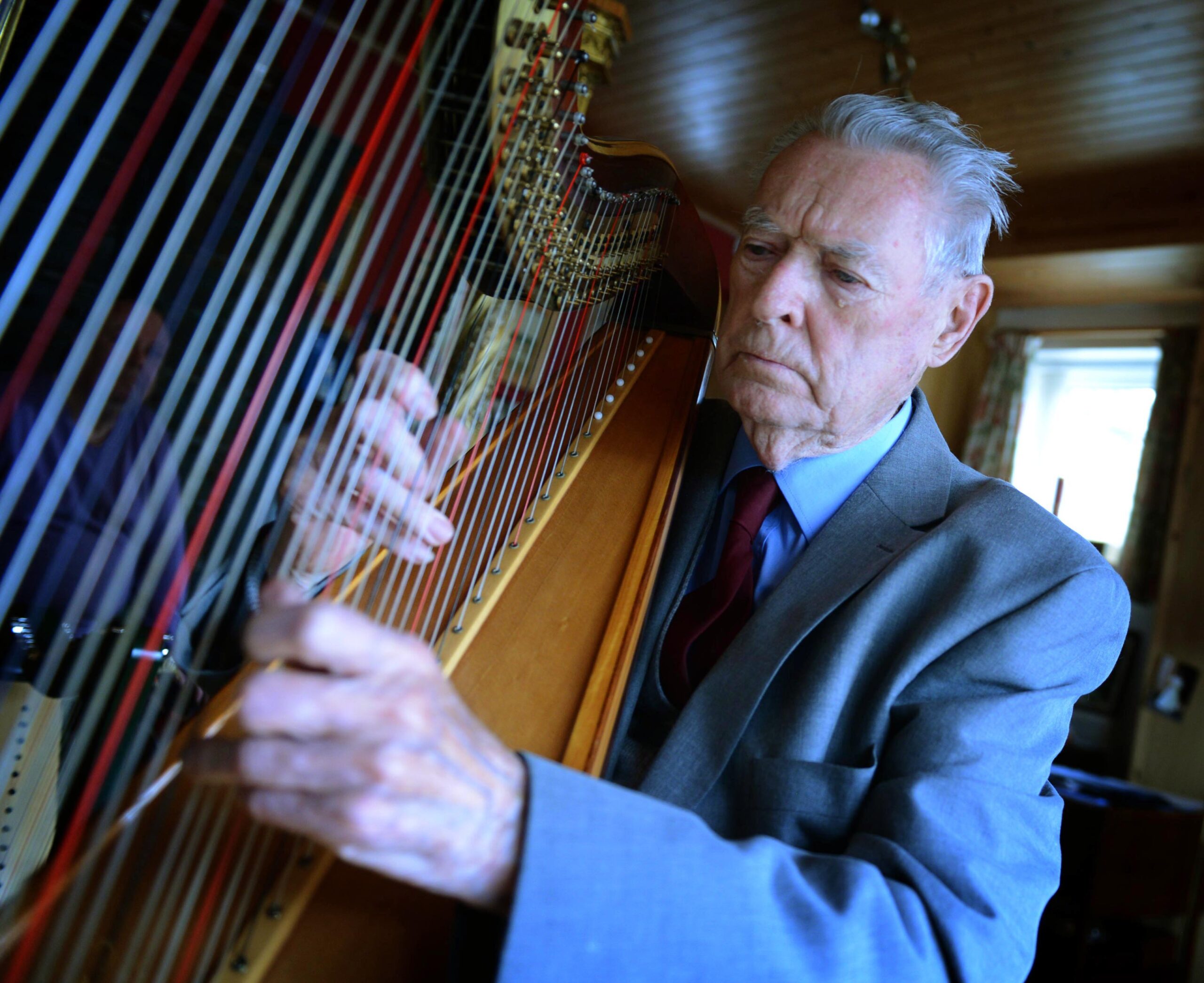 Tributes to harp legend Osian Ellis