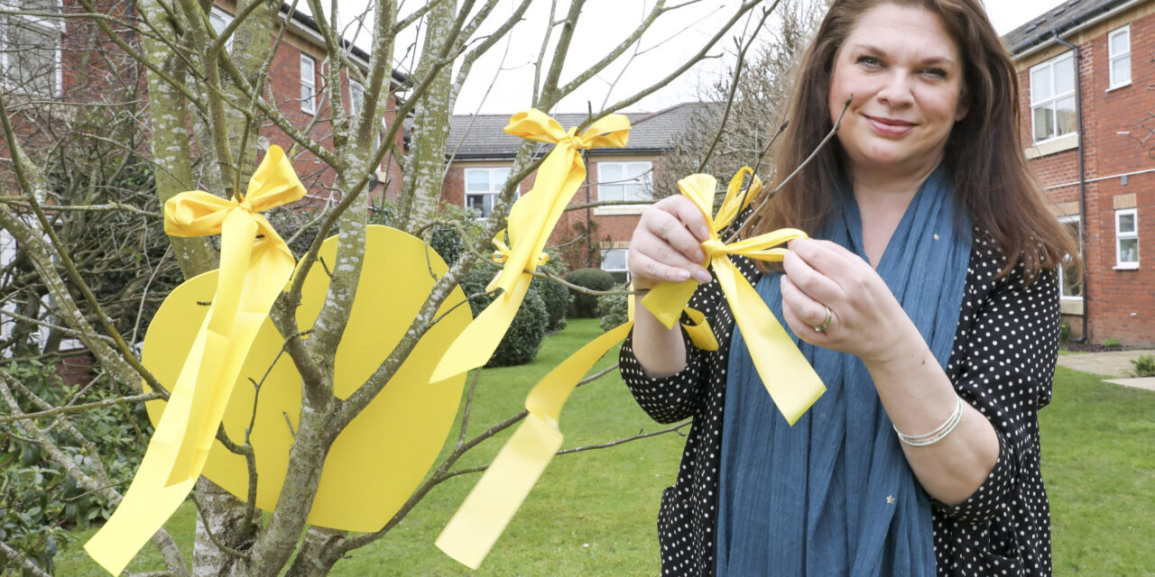 Sea of yellow at care homes in heartfelt Covid tribute