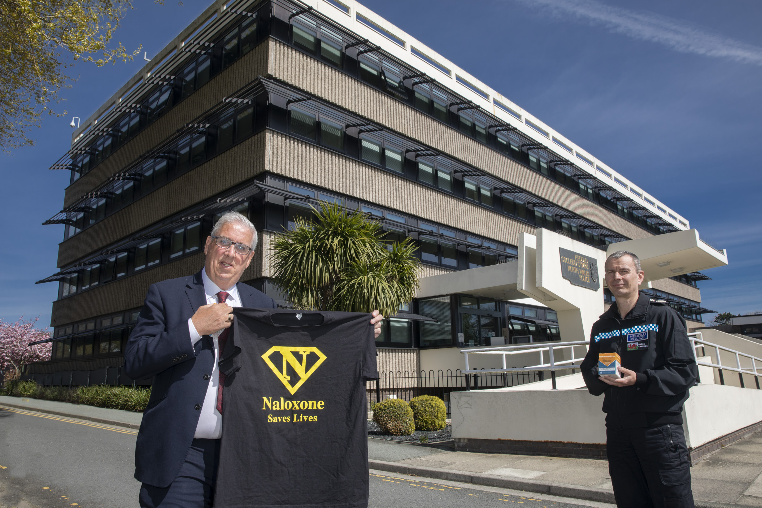 Bobbies across North Wales will carry life-saving spray for drug overdoses