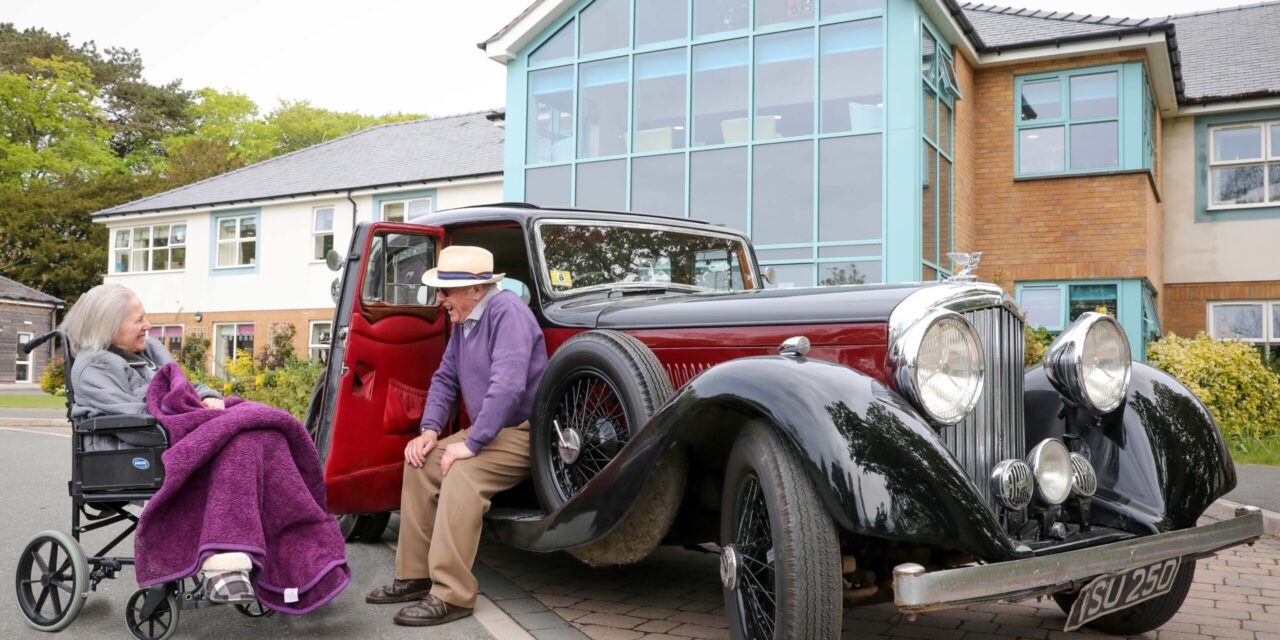 Hugh turns on the style to visit care home in his glamorous 1930s Bentley