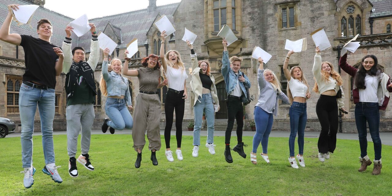 Head pays tribute to fantastic students after Myddelton A level successes