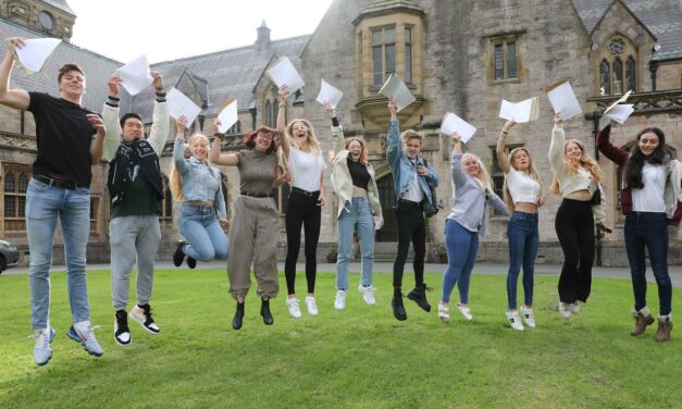 Head pays tribute to fantastic students after Myddelton A level successes