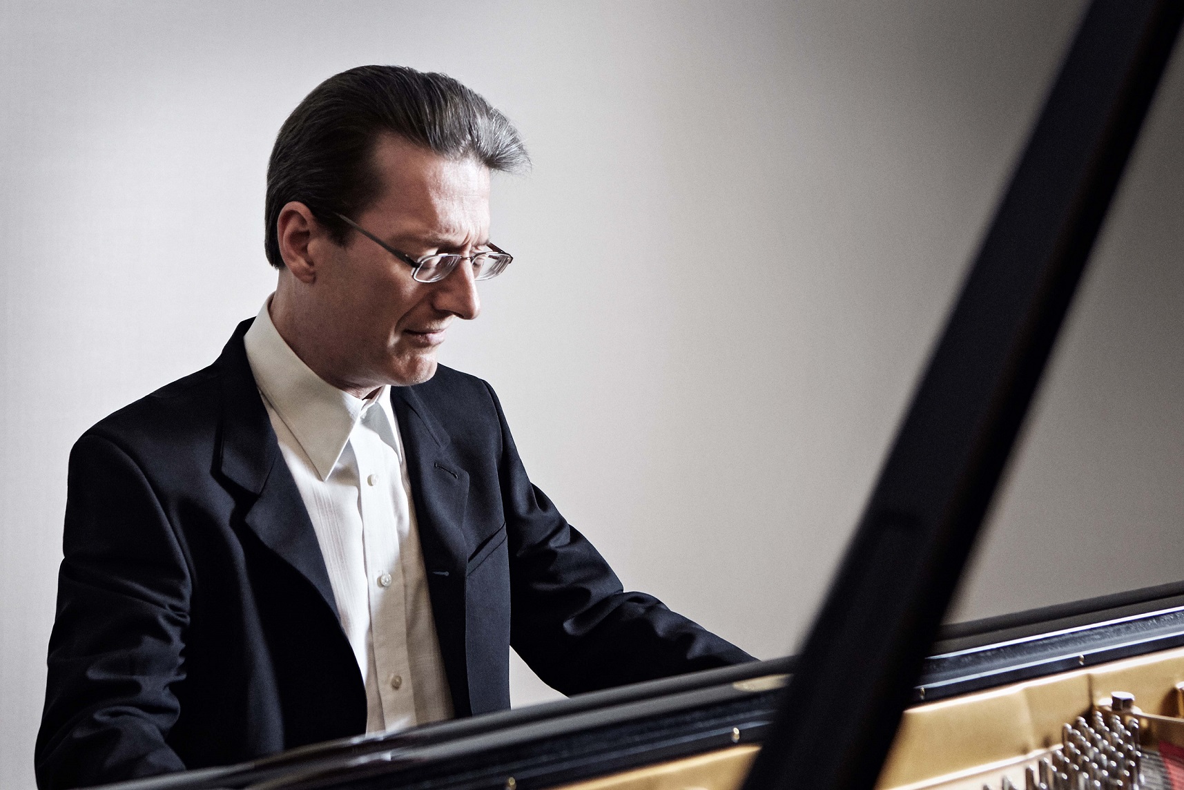 Piano virtuoso Llyr Williams headlines at festival