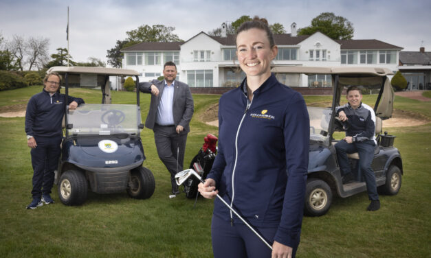 Jet-setting golfer Rachael gets in the swing with £10,000 boost