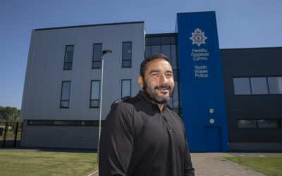 Hero cop encourages others to make difference by joining police