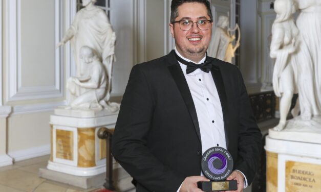 Wayne’s silver service wins award