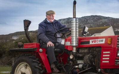 Farmer Owen John, 91, back on his tractor after “miraculous” robotic surgery