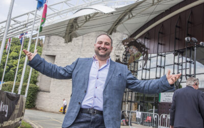 Go Compare tenor Wynne Evans joins choir for 90th birthday bash in support of children’s hospice