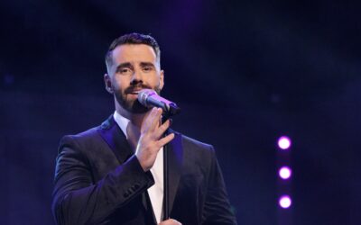 Singer’s touching tribute to drama pioneer who inspired journey from “naughty schoolboy” to West End stage