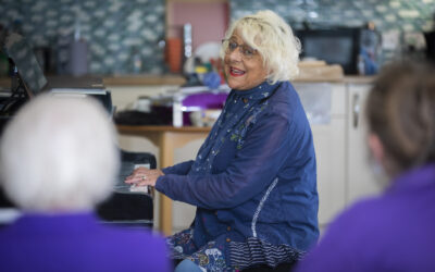 Renowned pianist who’s accompanied Sir Bryn Terfel leads sing song at North Wales care home