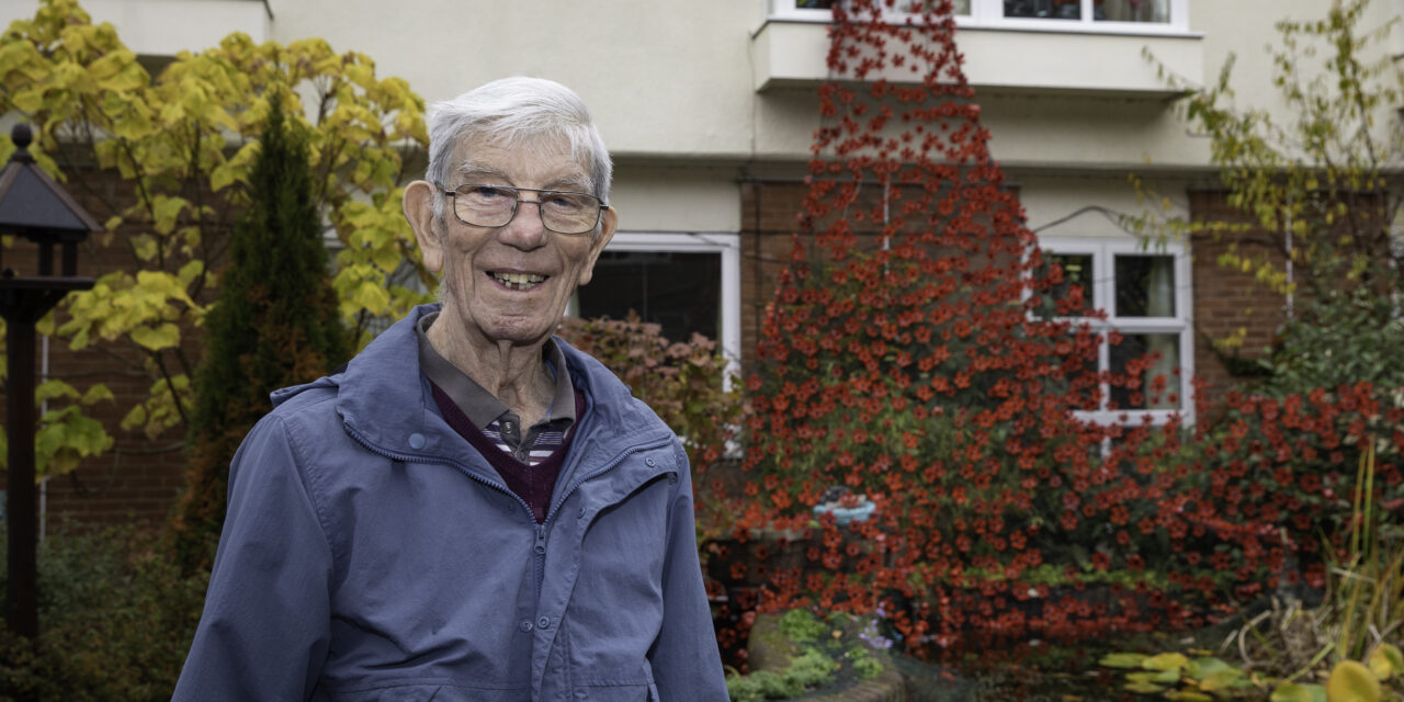 Ex-football star Alec helps create stunning poppy tribute