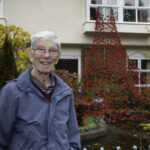 Ex-football star Alec helps create stunning poppy tribute