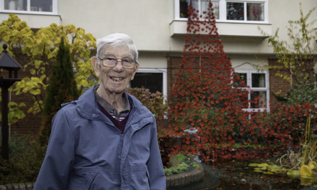 Ex-football star Alec helps create stunning poppy tribute