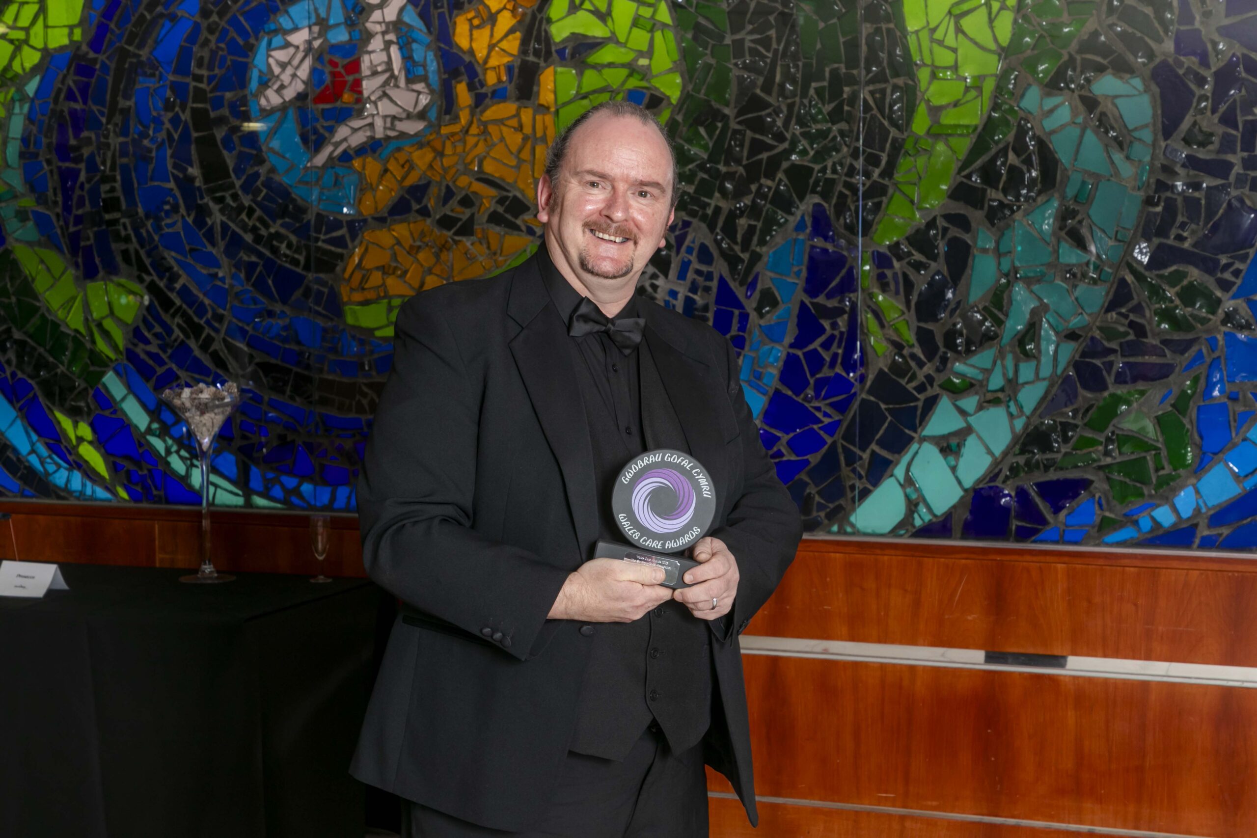 Art hero Jason wins award for helping people with dementia rediscover creative spark