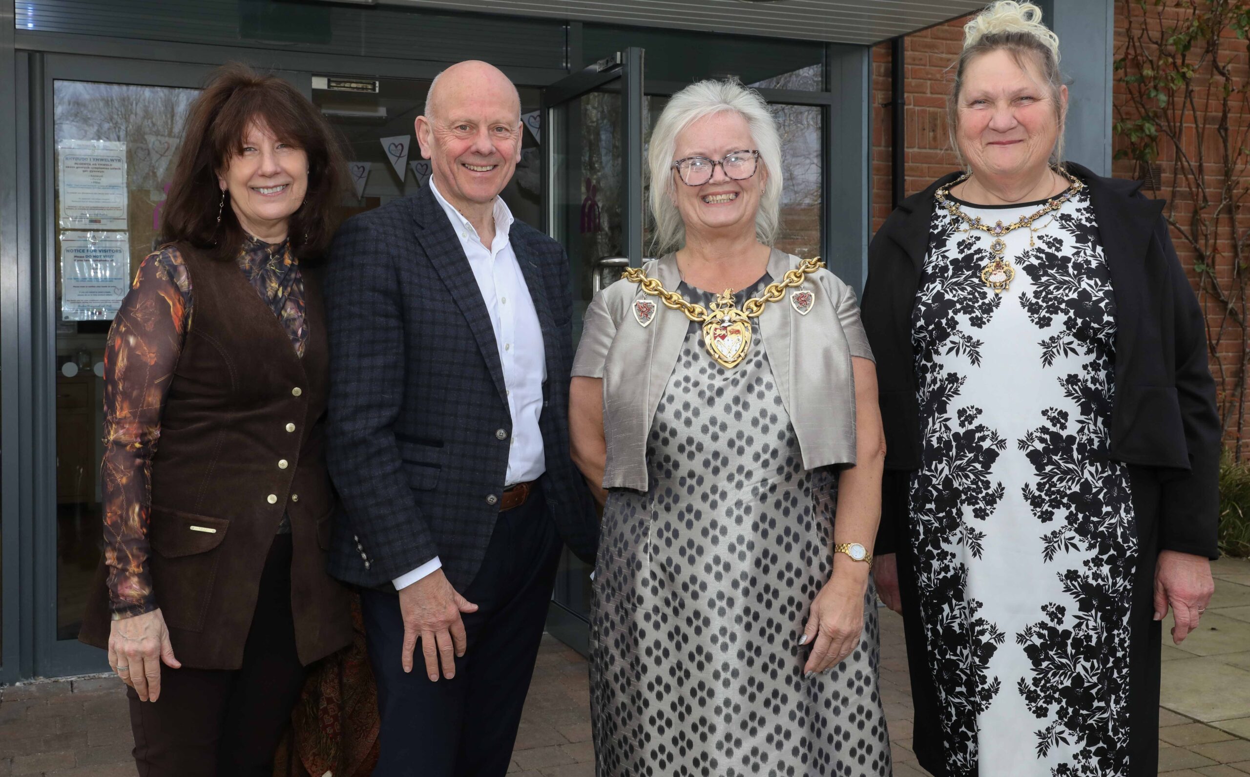 Care home housekeeper Helen’s once-in-a-lifetime Buckingham Palace invite with childhood pal mayor