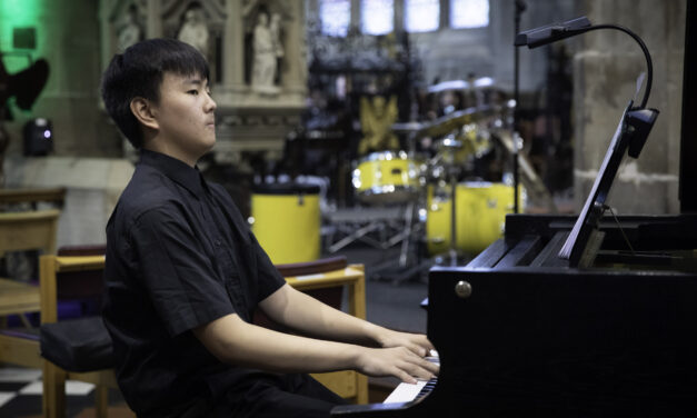 Teenage pianist, 15, hailed a “future star” after stunning performance earns standing ovation