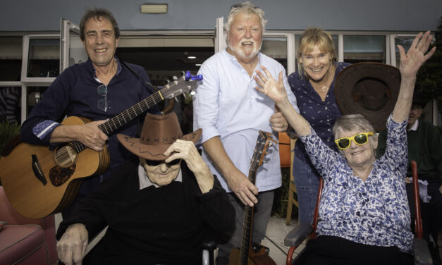 Welsh singing star’s emotional return to care home where beloved mum spent final years